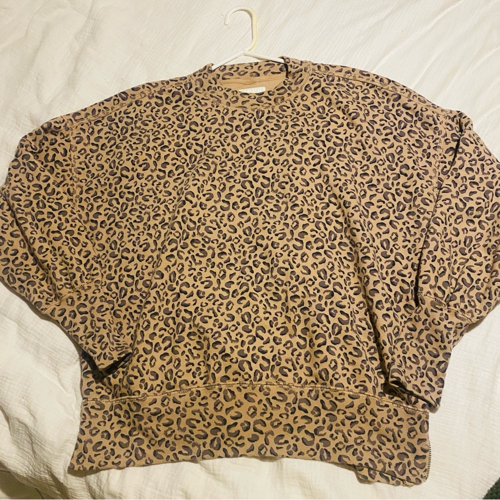 ABERCROMBIE & FITCH soft AF crewneck leopard sweatshirt M womens